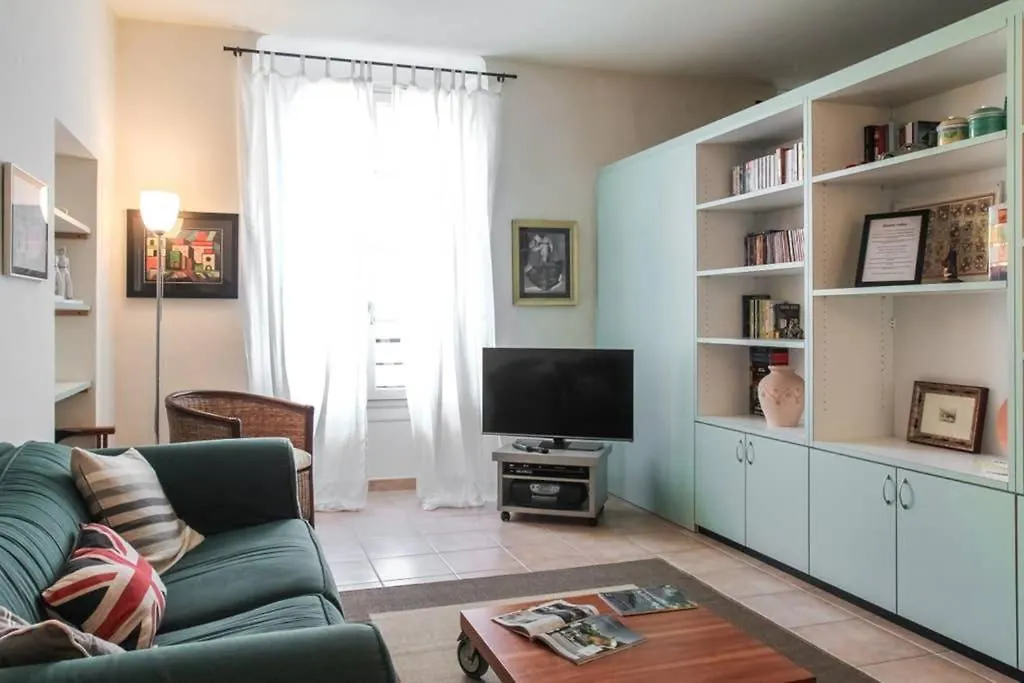 Daire Nice Center Apartment, Place Massena